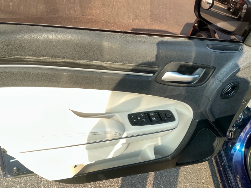 2017 Chrysler 300