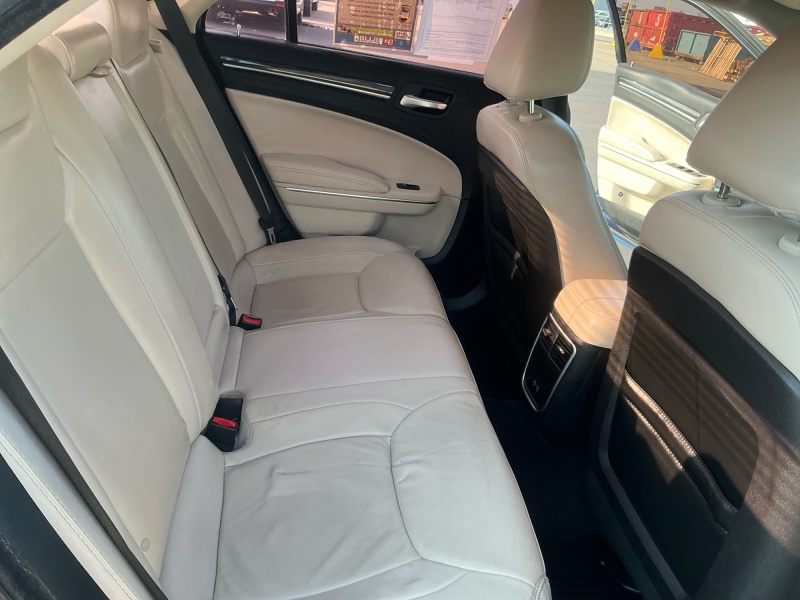 2017 Chrysler 300