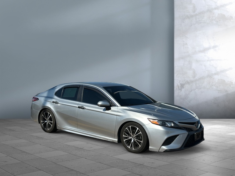 Used 2018 Toyota Camry XLE Cars