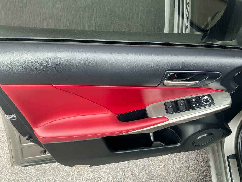 2017 Lexus IS