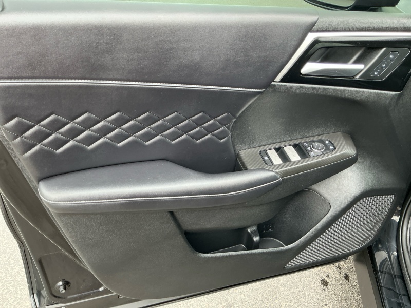 2025 Mitsubishi Outlander Plug-In Hybrid