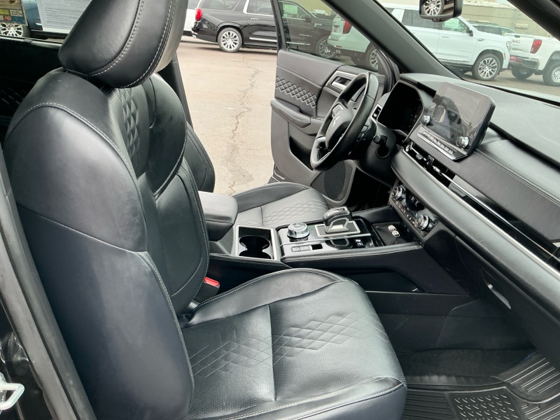 2025 Mitsubishi Outlander Plug-In Hybrid