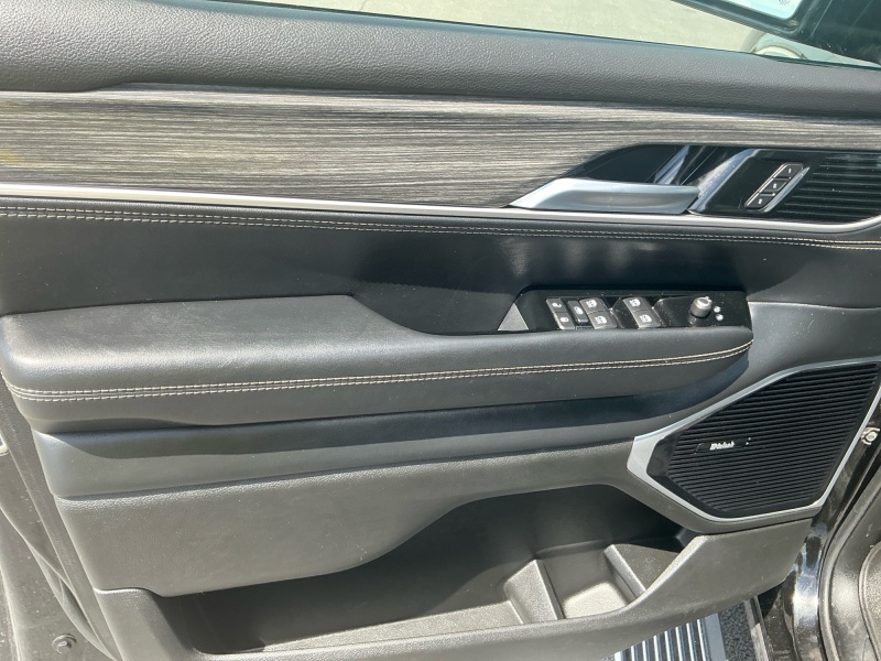 2022 Jeep Wagoneer