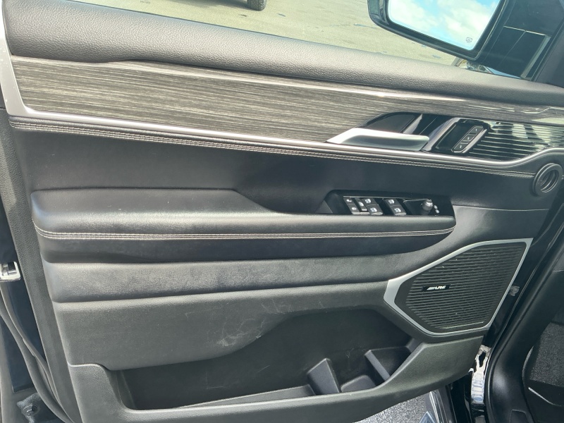 2022 Jeep Wagoneer