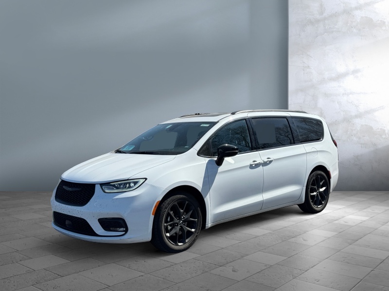 Used 2025 Chrysler Pacifica Limited Vans