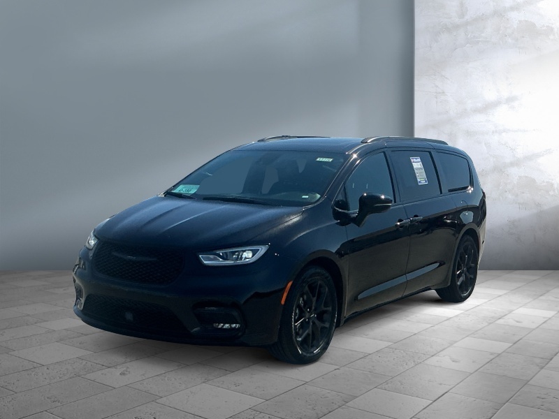 Used 2025 Chrysler Pacifica Limited Vans