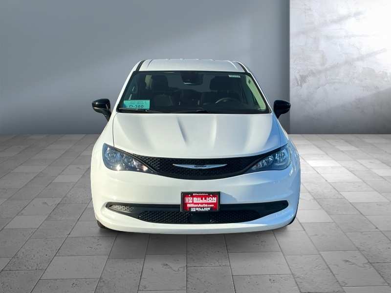 2024 Chrysler Voyager