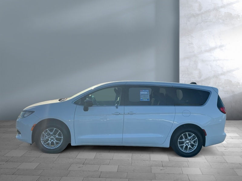 2024 Chrysler Voyager