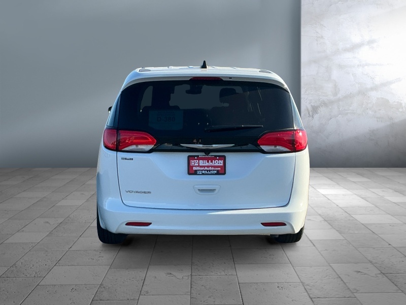 2024 Chrysler Voyager
