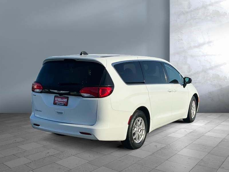 2024 Chrysler Voyager