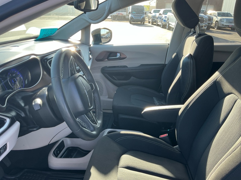 2024 Chrysler Voyager