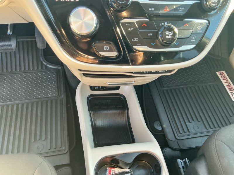 2024 Chrysler Voyager
