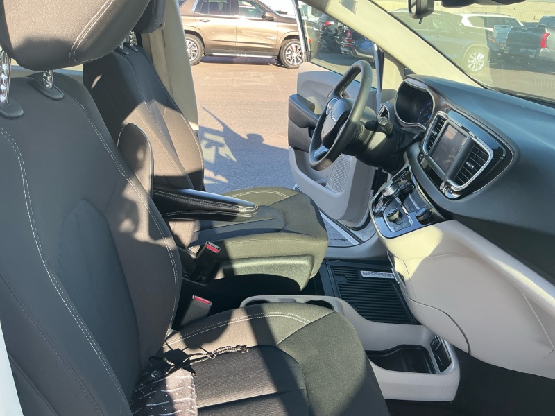 2024 Chrysler Voyager