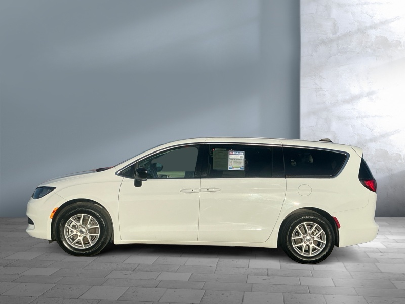 2024 Chrysler Voyager