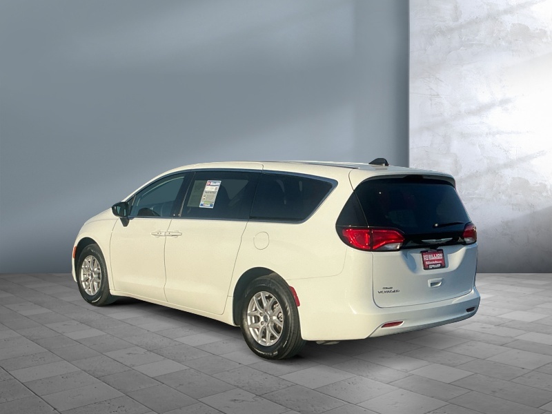 2024 Chrysler Voyager