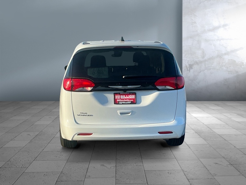 2024 Chrysler Voyager