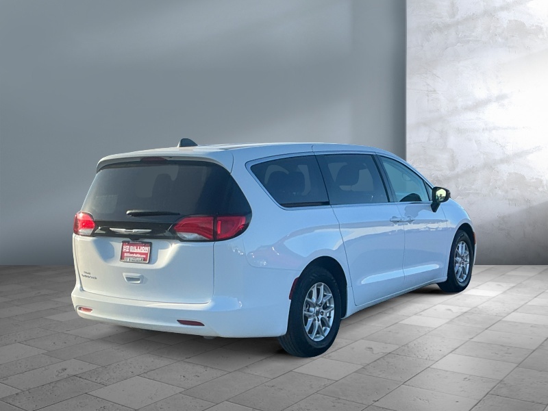 2024 Chrysler Voyager