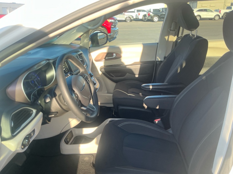 2024 Chrysler Voyager