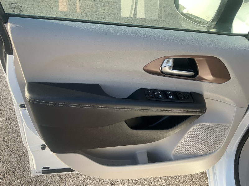 2024 Chrysler Voyager