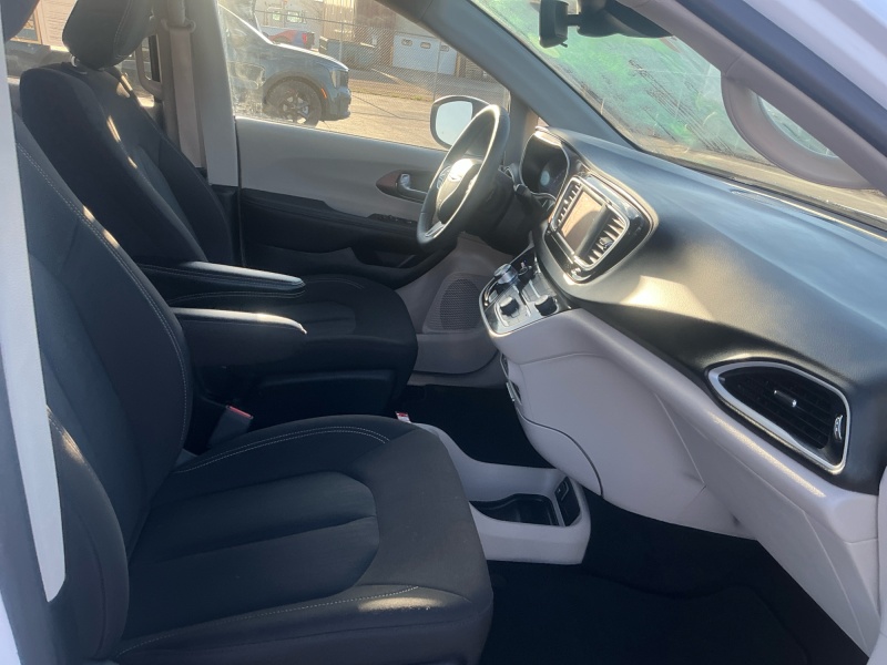 2024 Chrysler Voyager