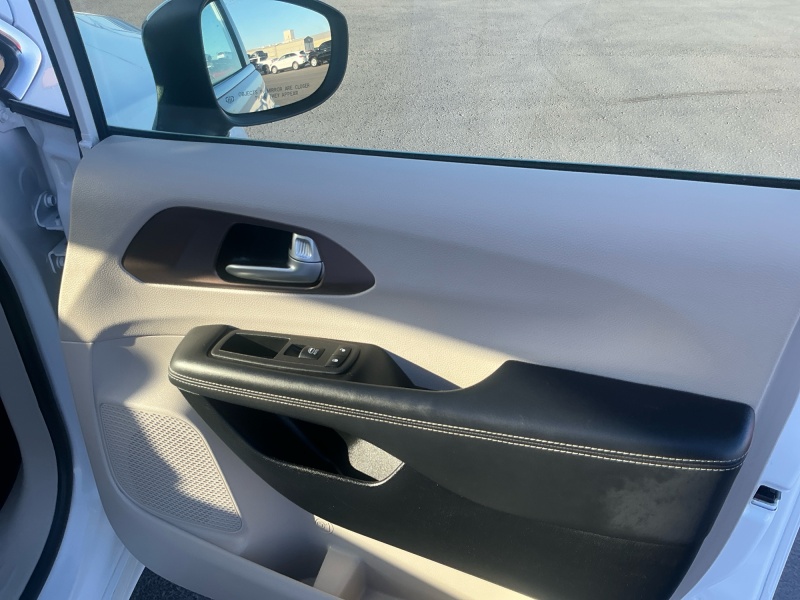 2024 Chrysler Voyager