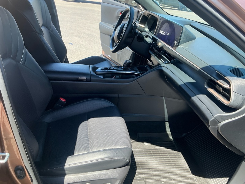 2025 Toyota Crown Signia