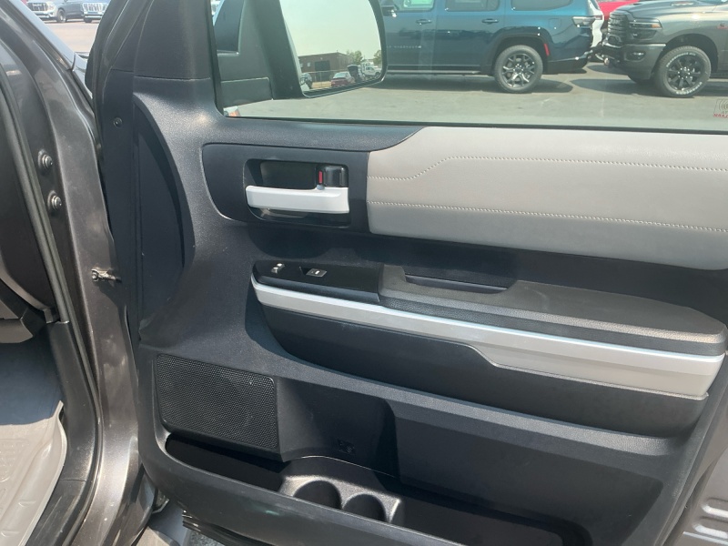 2014 Toyota Tundra 4WD Truck