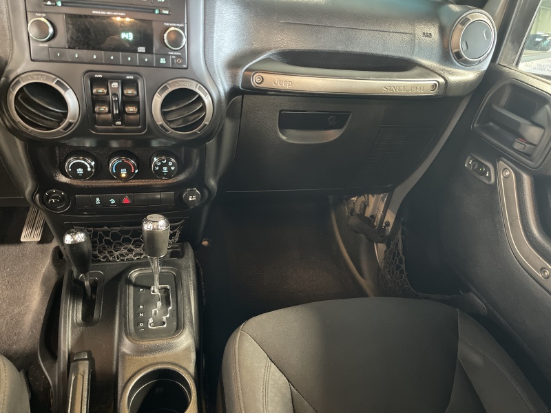 Actualizar 51+ imagen jeep wrangler 12v power outlet Thptnganamst.edu.vn