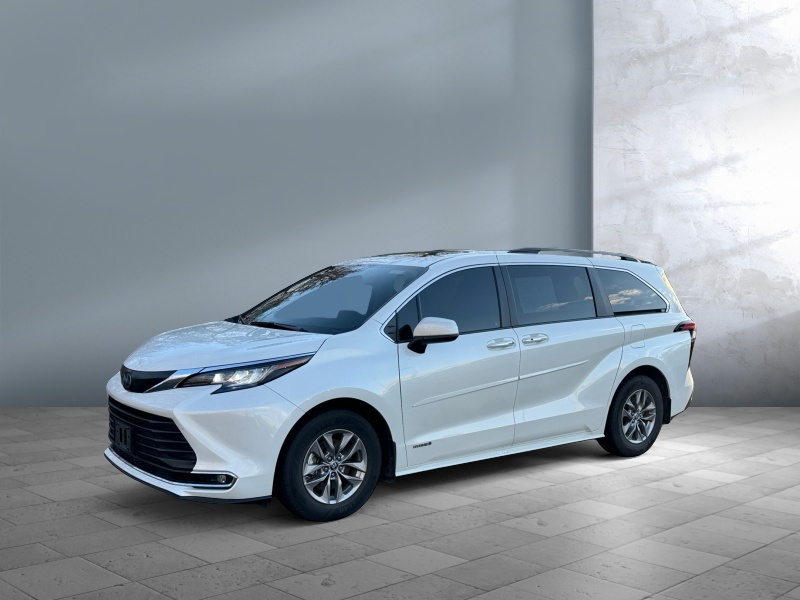 Used 2021 Toyota Sienna XLE Van