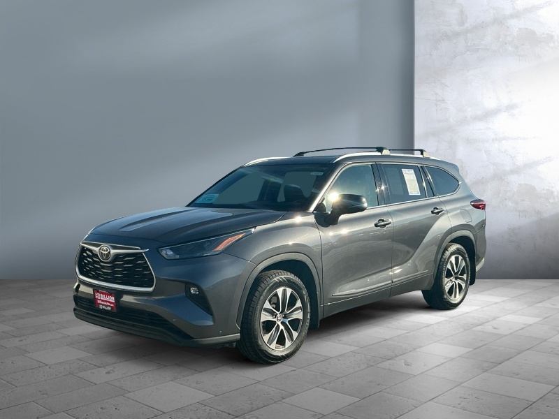 Used 2022 Toyota Highlander XLE SUVs