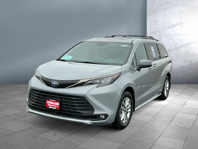 Used 2022 Toyota Sienna XLE Woodland Edition Vans