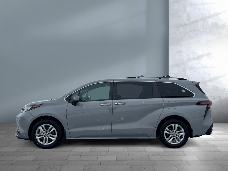 Used 2022 Toyota Sienna XLE Woodland Edition Vans