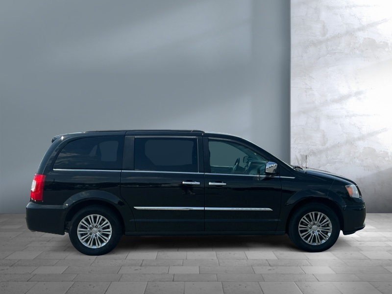 2016 Chrysler Town and Country