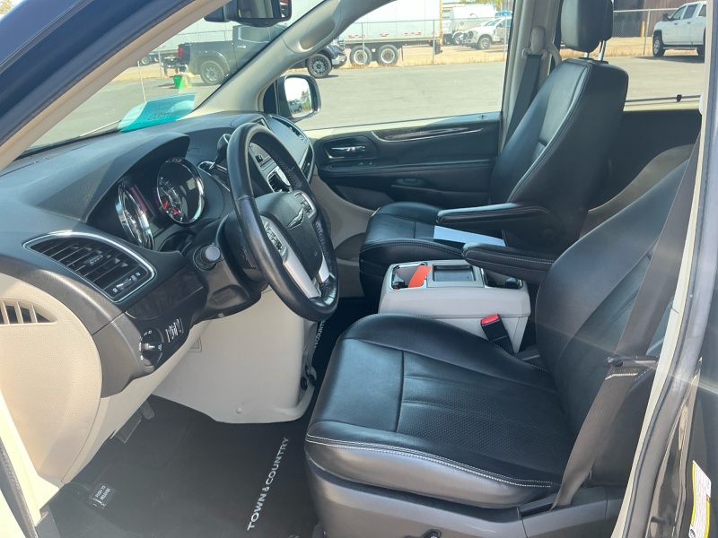 2016 Chrysler Town and Country