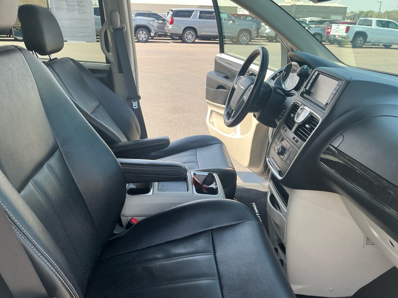 2016 Chrysler Town and Country