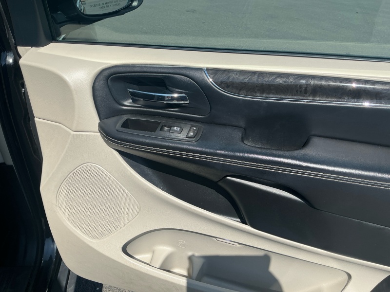 2016 Chrysler Town and Country