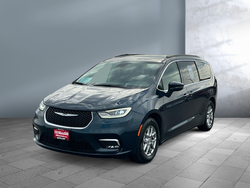 2021 Chrysler Pacifica Touring's photo