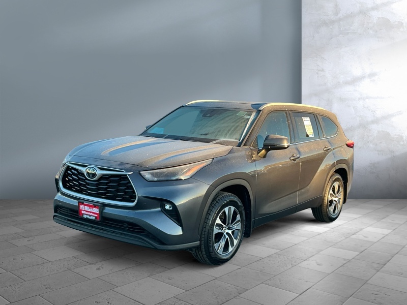 Used 2022 Toyota Highlander XLE SUVs