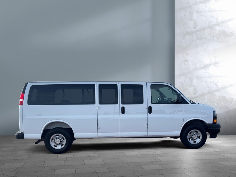 2025 Chevrolet Express Passenger