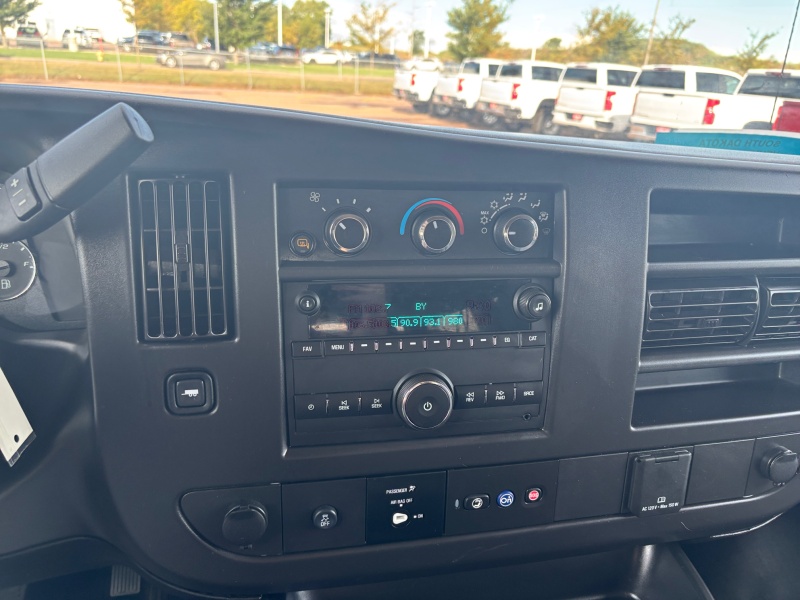 2025 Chevrolet Express Passenger