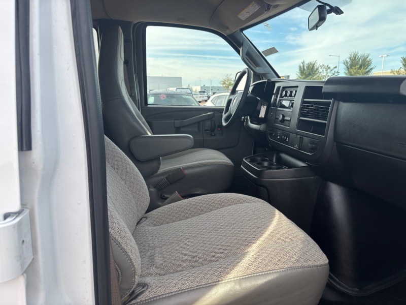 2025 Chevrolet Express Passenger