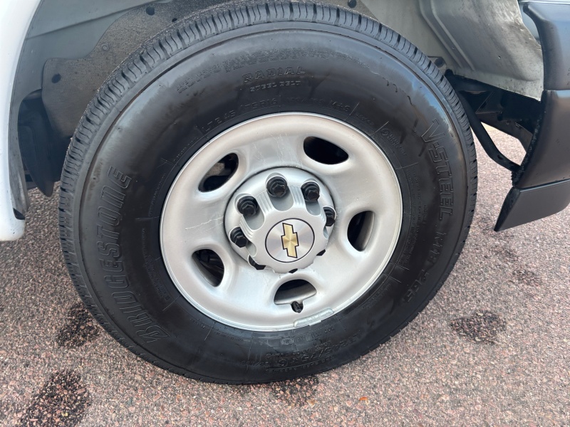 2025 Chevrolet Express Passenger