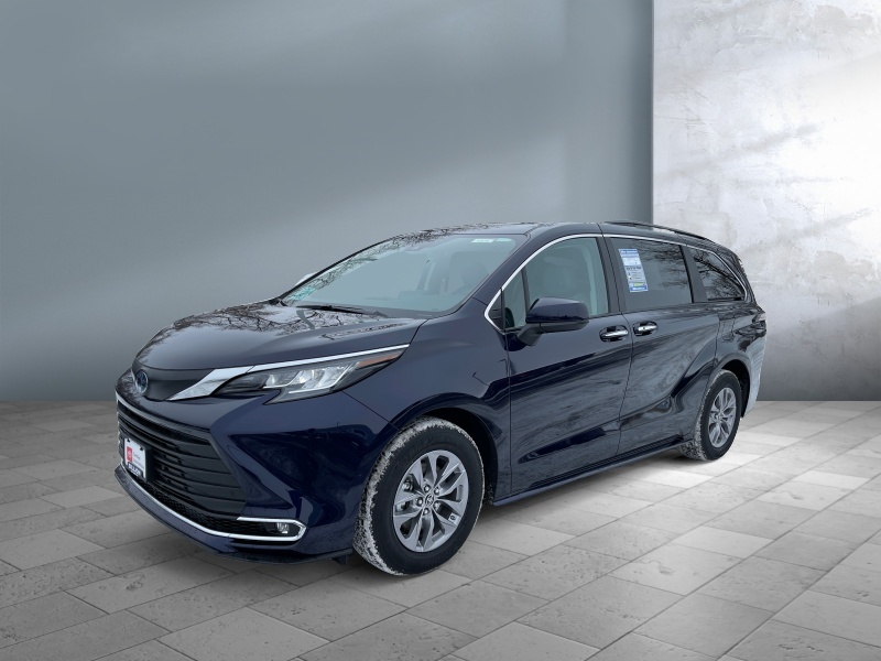 Used 2022 Toyota Sienna XLE Van
