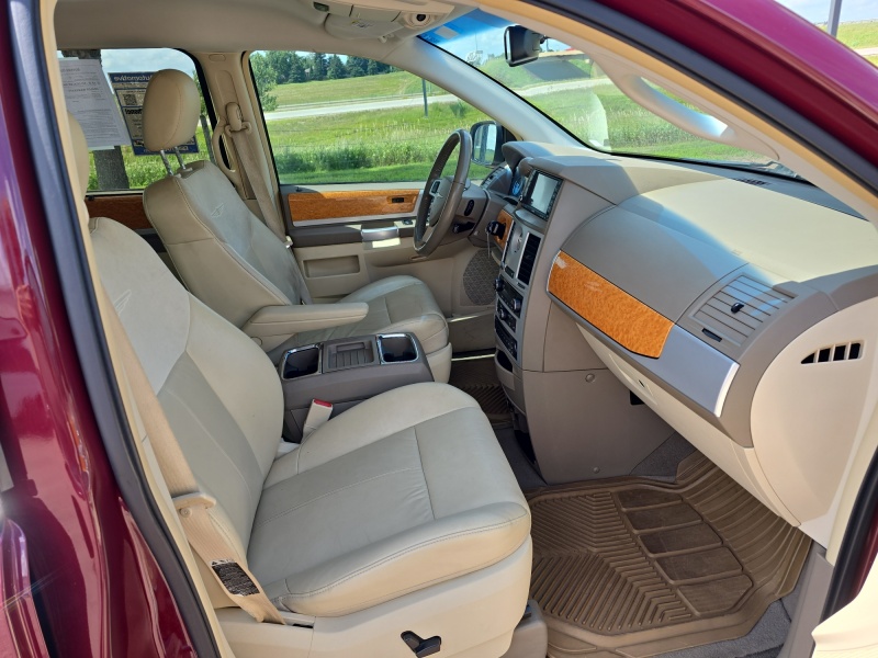 2008 Chrysler Town and Country