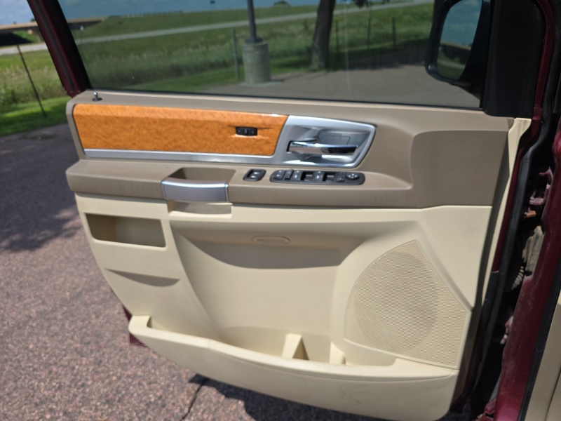 2008 Chrysler Town and Country