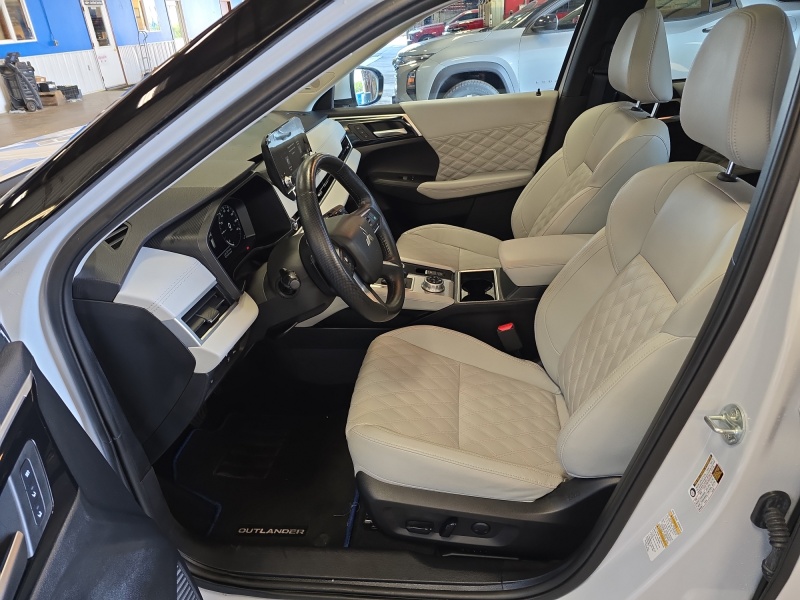 2024 Mitsubishi Outlander Plug-In Hybrid