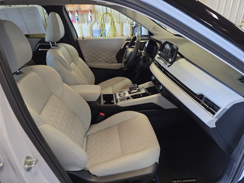 2024 Mitsubishi Outlander Plug-In Hybrid