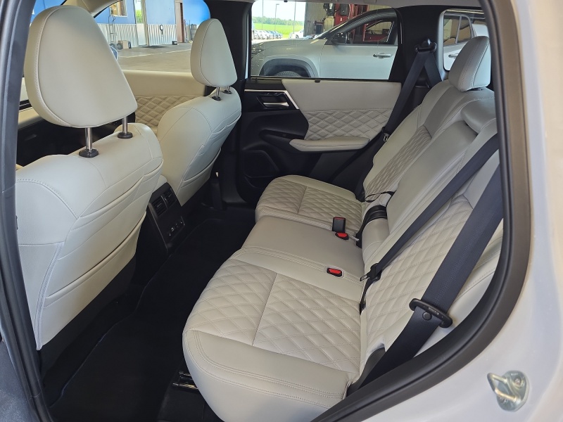 2024 Mitsubishi Outlander Plug-In Hybrid