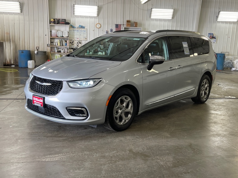 Used 2023 Chrysler Pacifica Limited Vans
