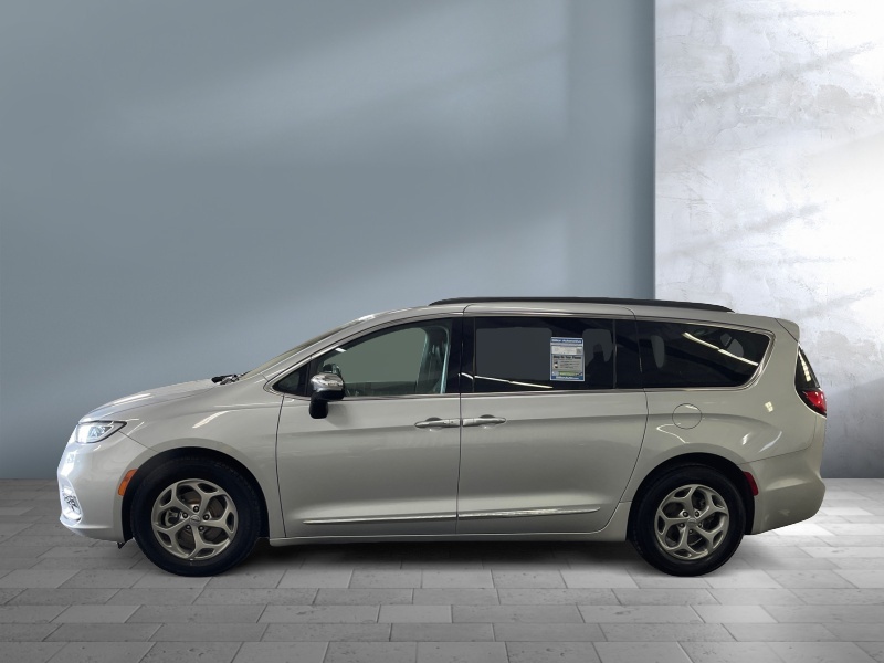 Used 2023 Chrysler Pacifica Limited Vans